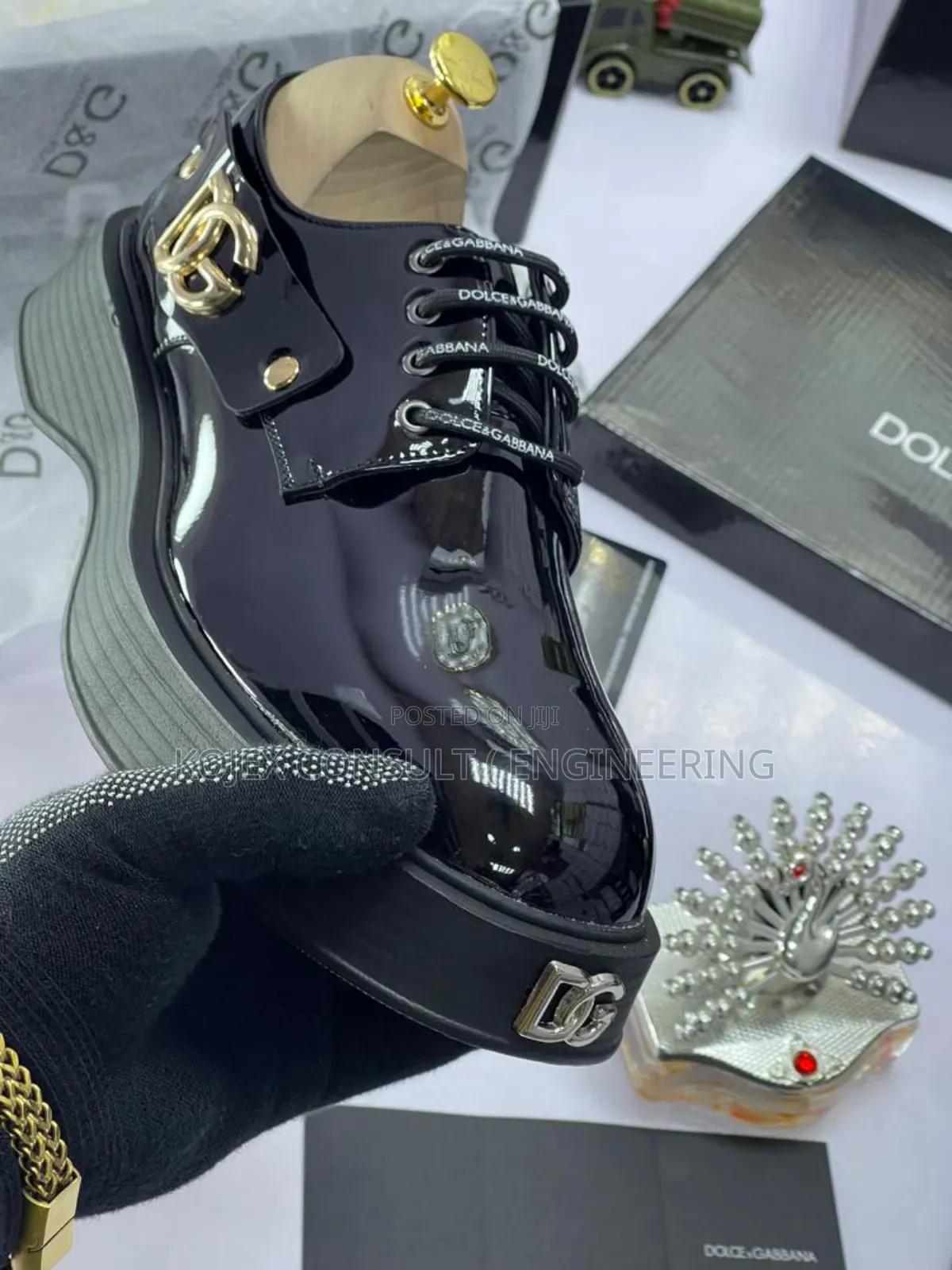 D G Shoe Available