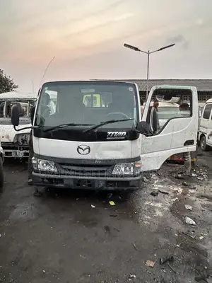 Photo - Titan Dash Manual Truck
