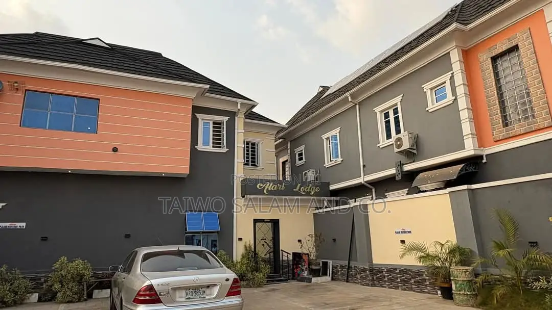 17 Rooms Functioning Hotel With Bar Nihort Area Ibadan