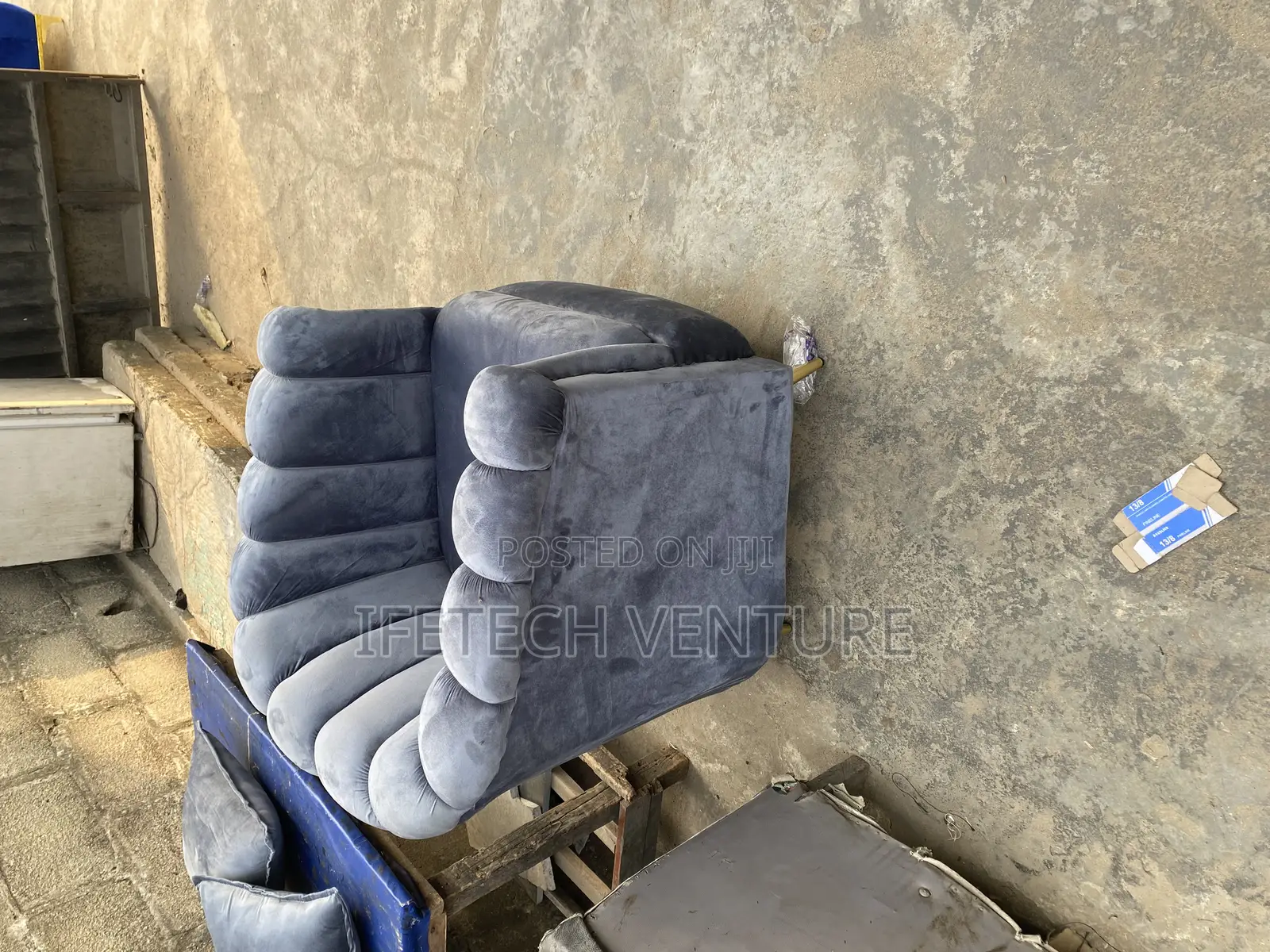 Well Designed Single Sofa