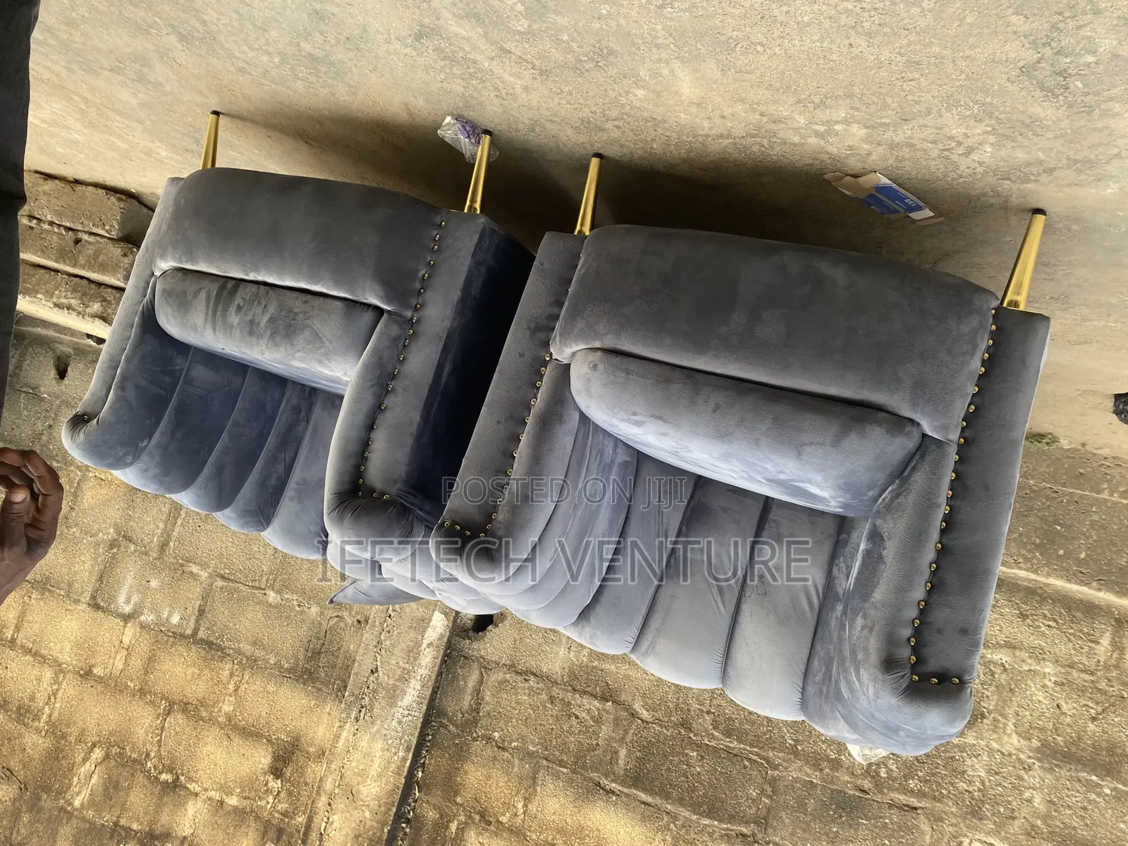 Well Designed Single Sofa
