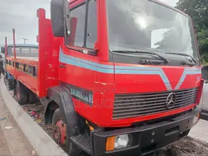 Mercedes Benz 814 Truck 7tons Red