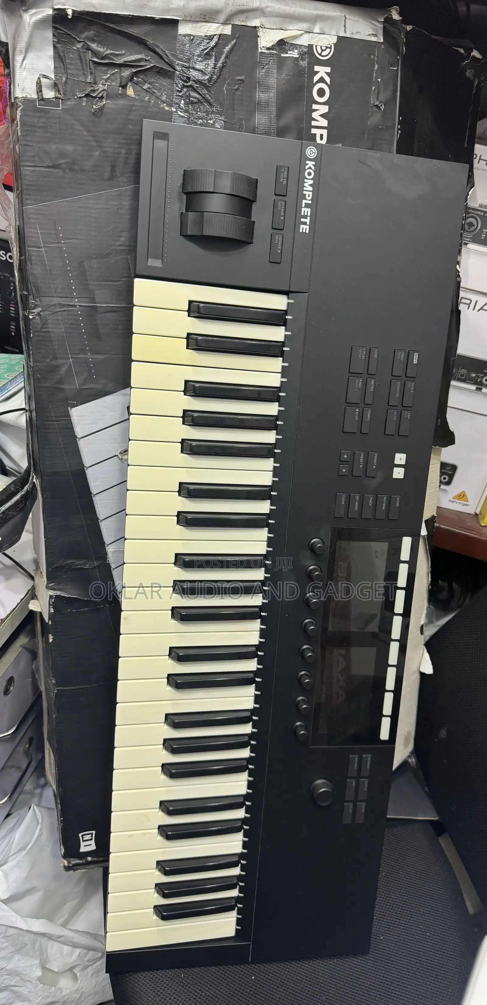 Komplete Kontrol S49 Smart Usb Midi Keyboard Controller