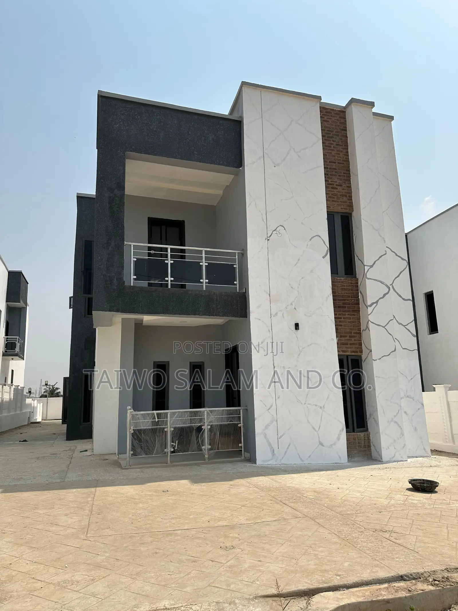 4bdrm Duplex in Basorun for sale