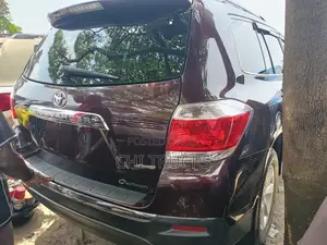 Toyota Highlander Limited 3.5l 4WD 2013