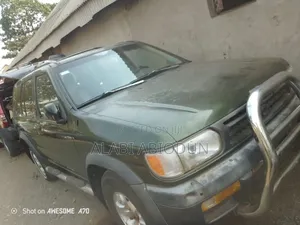 Nissan Pathfinder 1999 Green