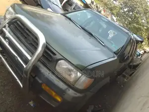 Nissan Pathfinder 1999 Green