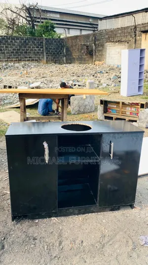 Well Crafted High Quality 4x3 TV Stand