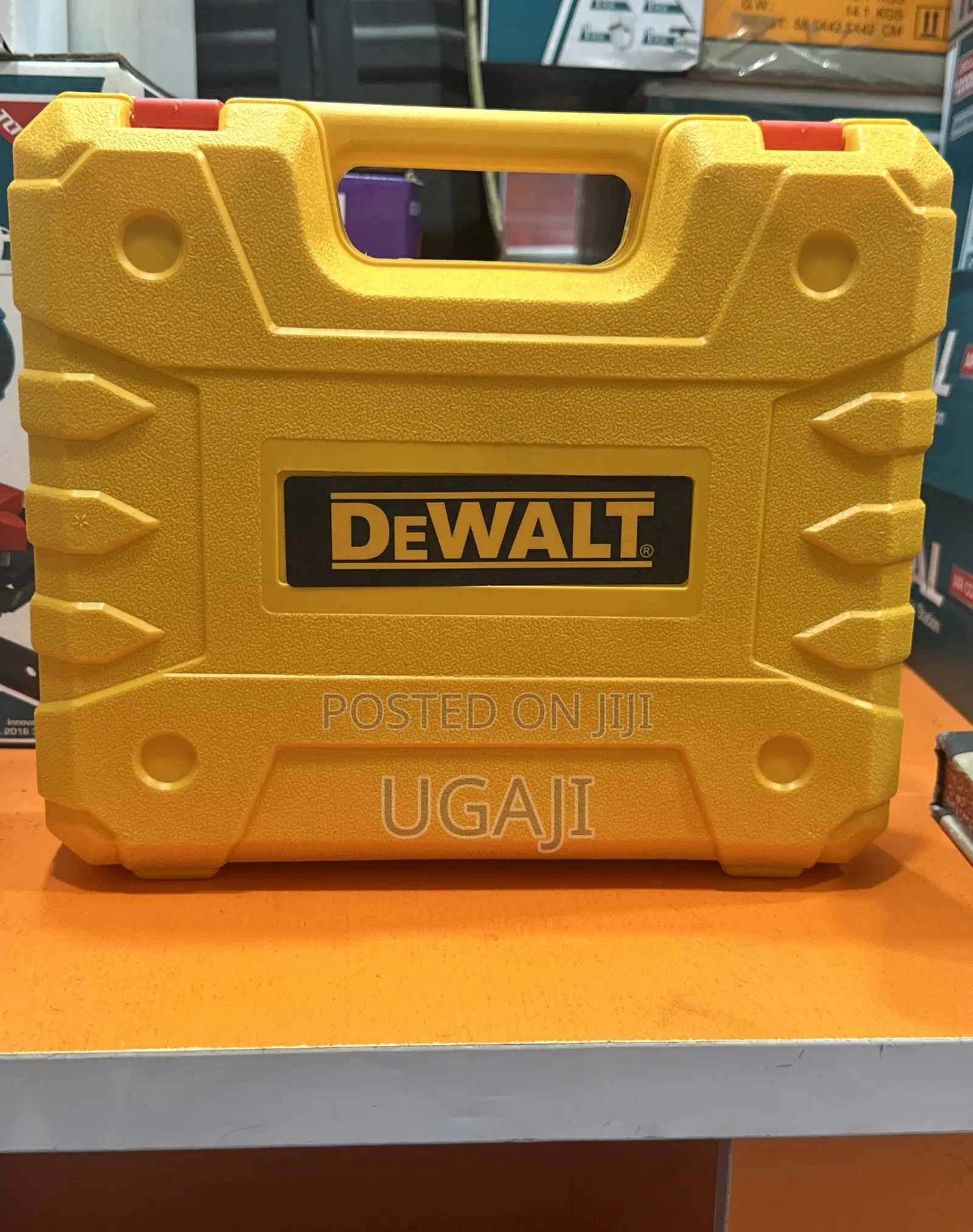 De Walt Screw Machine