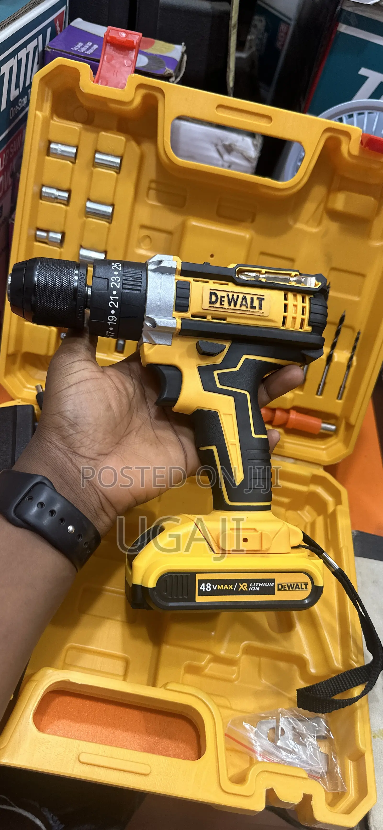 De Walt Screw Machine