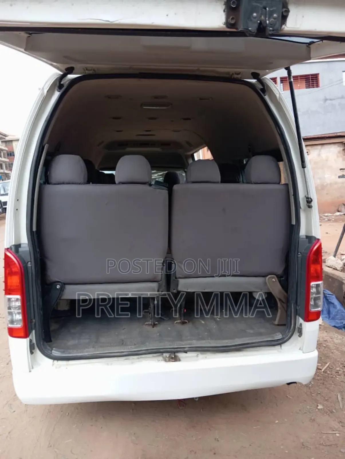 Toyota HiAce 2018 White