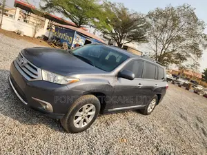 Toyota Highlander SE 2011 Gray