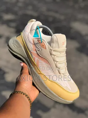 High Quality Reebok Sneakers