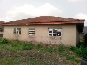 5bdrm Room & Parlour in Nath Joe Estate, Uhunmwonde for sale
