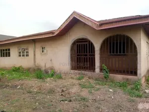 5bdrm Room & Parlour in Nath Joe Estate, Uhunmwonde for sale