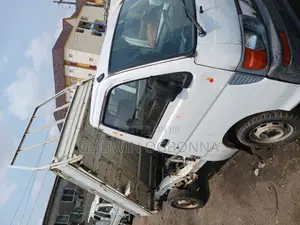 Daihatsu Hijet 2000 White