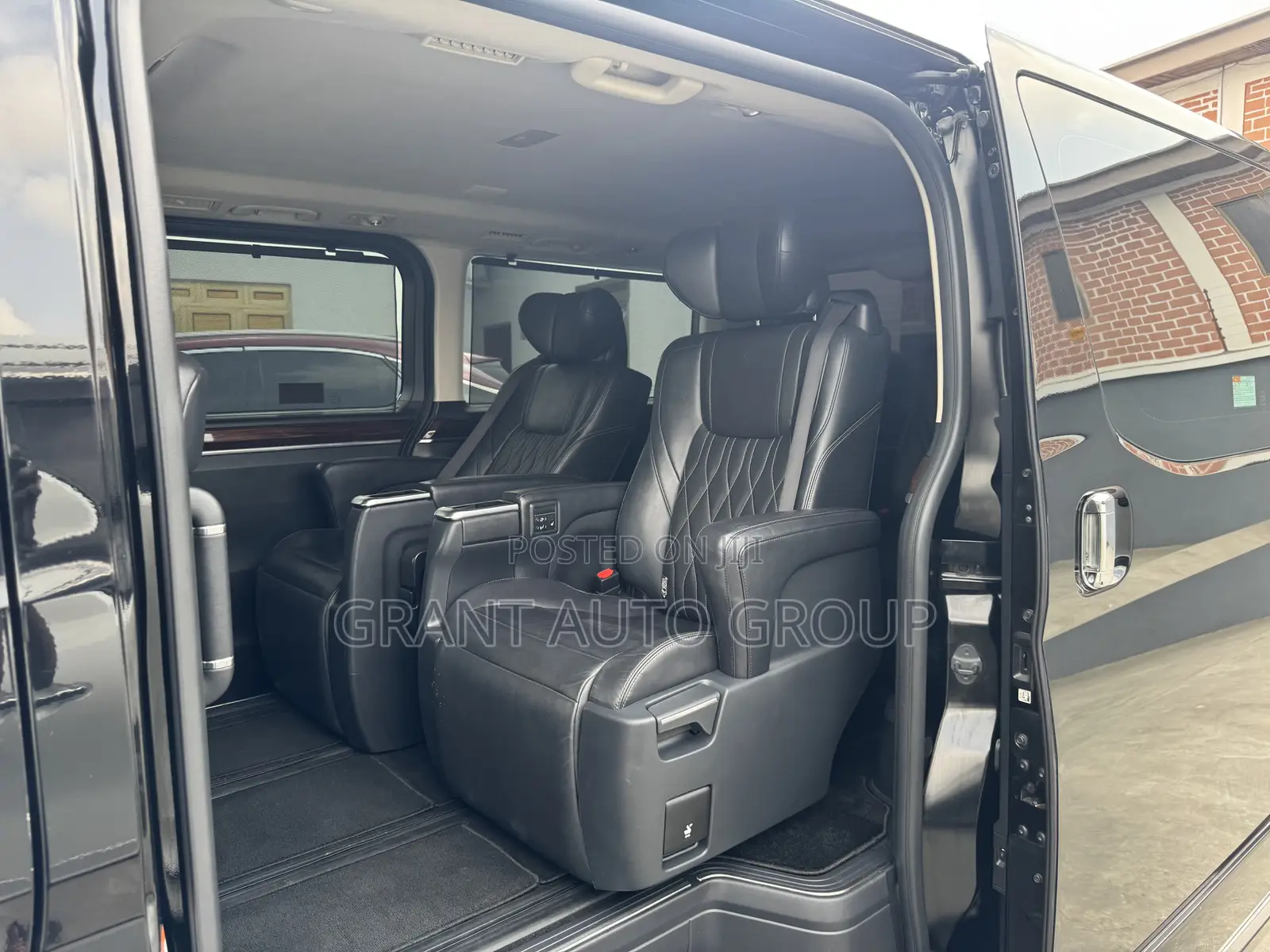 Toyota Granvia 2020 Black