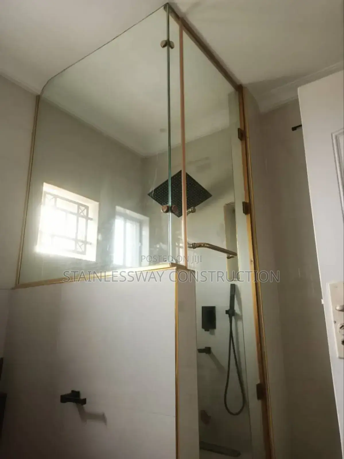 Showercubiclepureandcleanspace