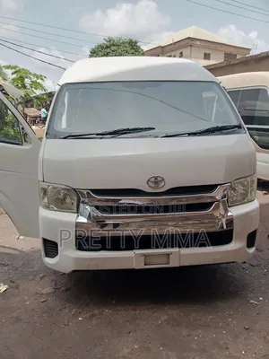 Toyota HiAce 2018 White