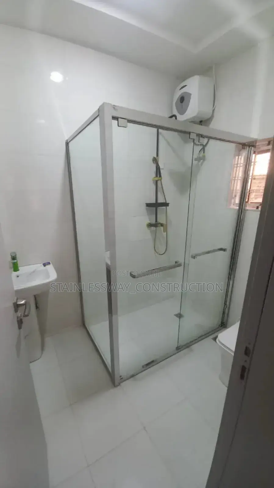 Cleanshowercubicleaquaglasshaven