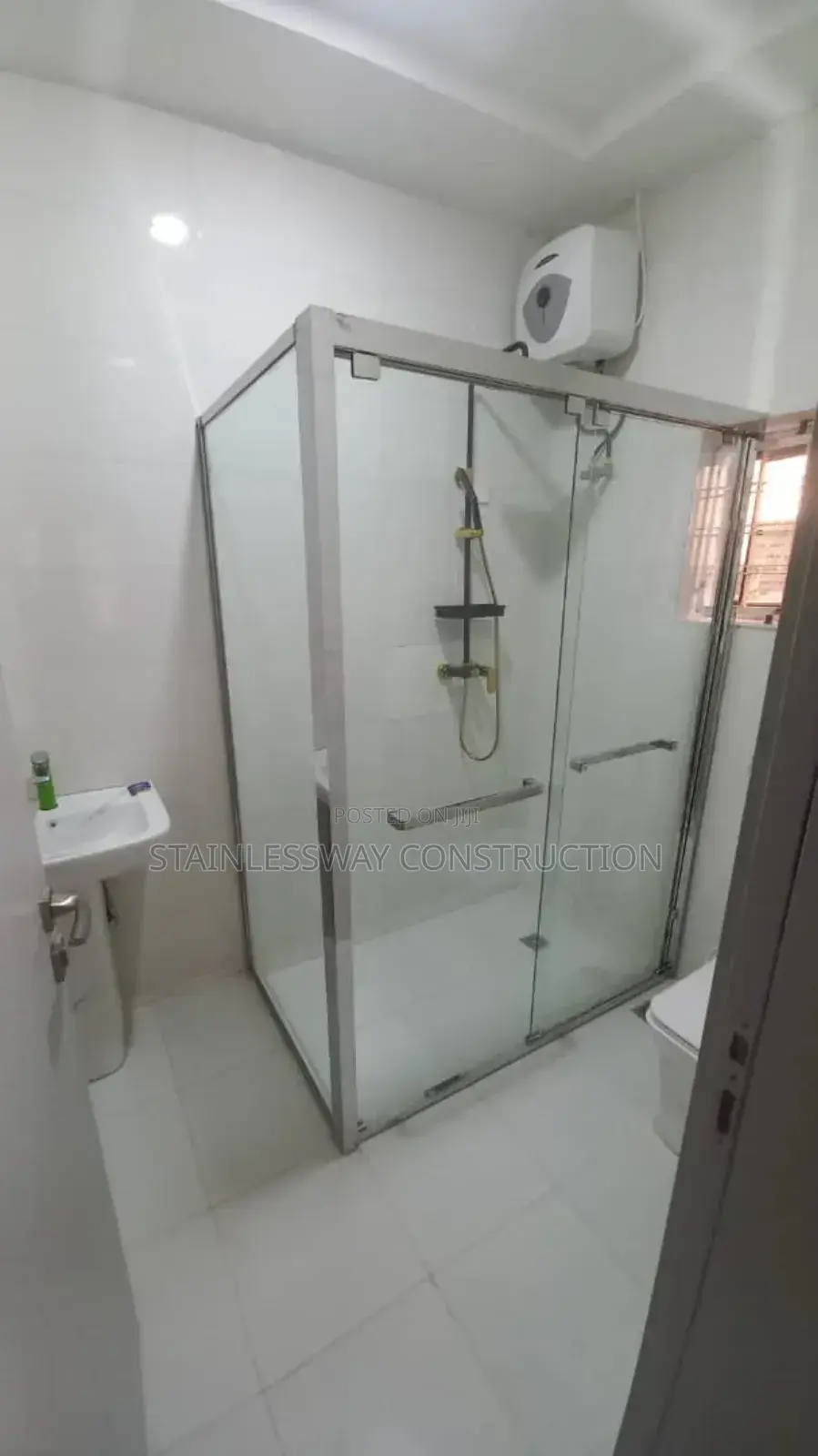 Cleanshowercubicleaquaglasshaven