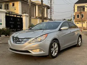 Hyundai Sonata Limited Sedan FWD (2.4L 4cyl 6A) 2013 Silver