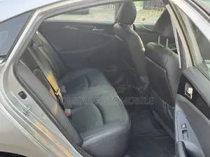 Hyundai Sonata Limited Sedan FWD (2.4L 4cyl 6A) 2013 Silver