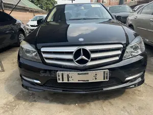 Mercedes-Benz C300 2011 Black