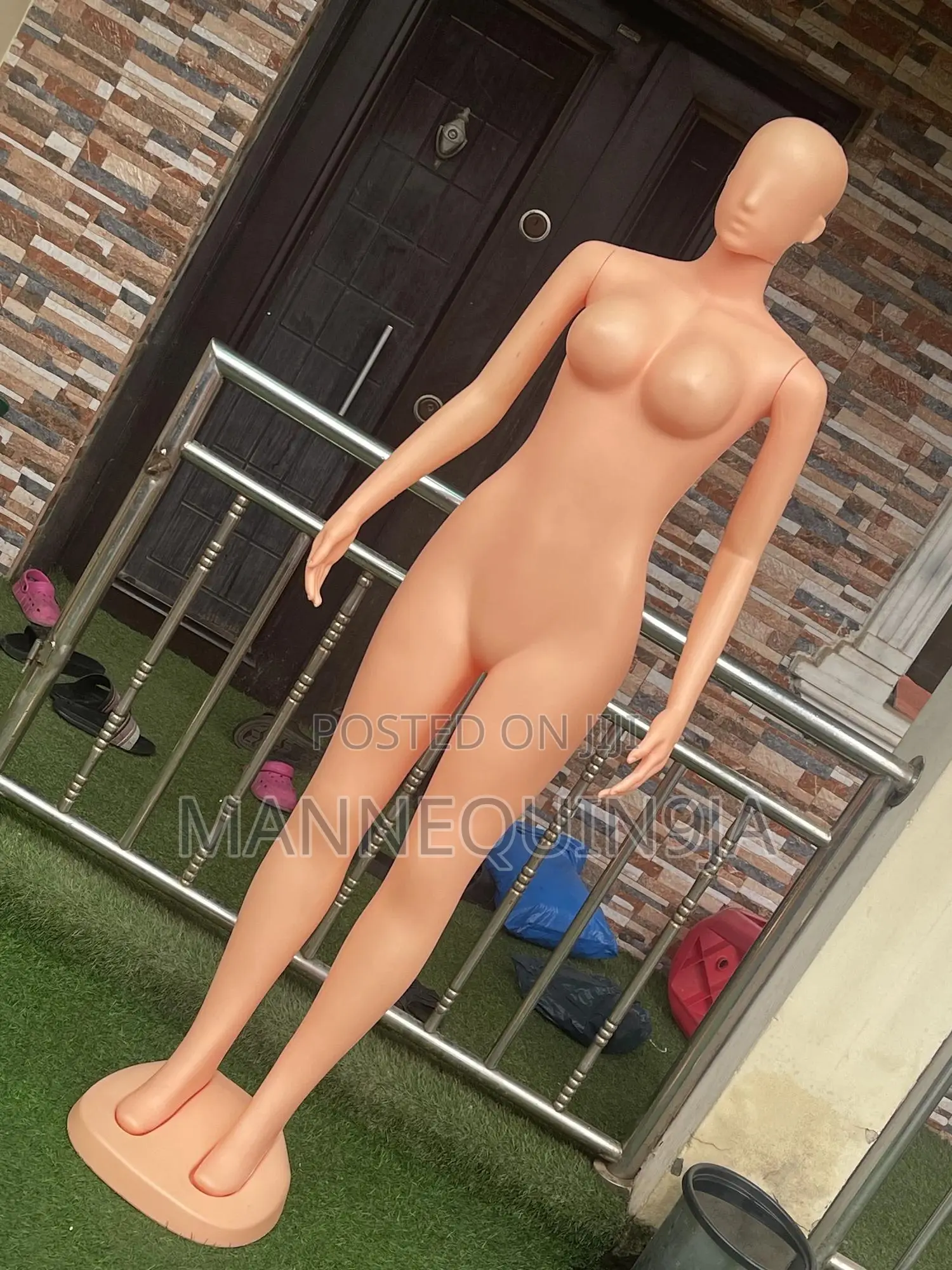 Complete Faceless Mannequin