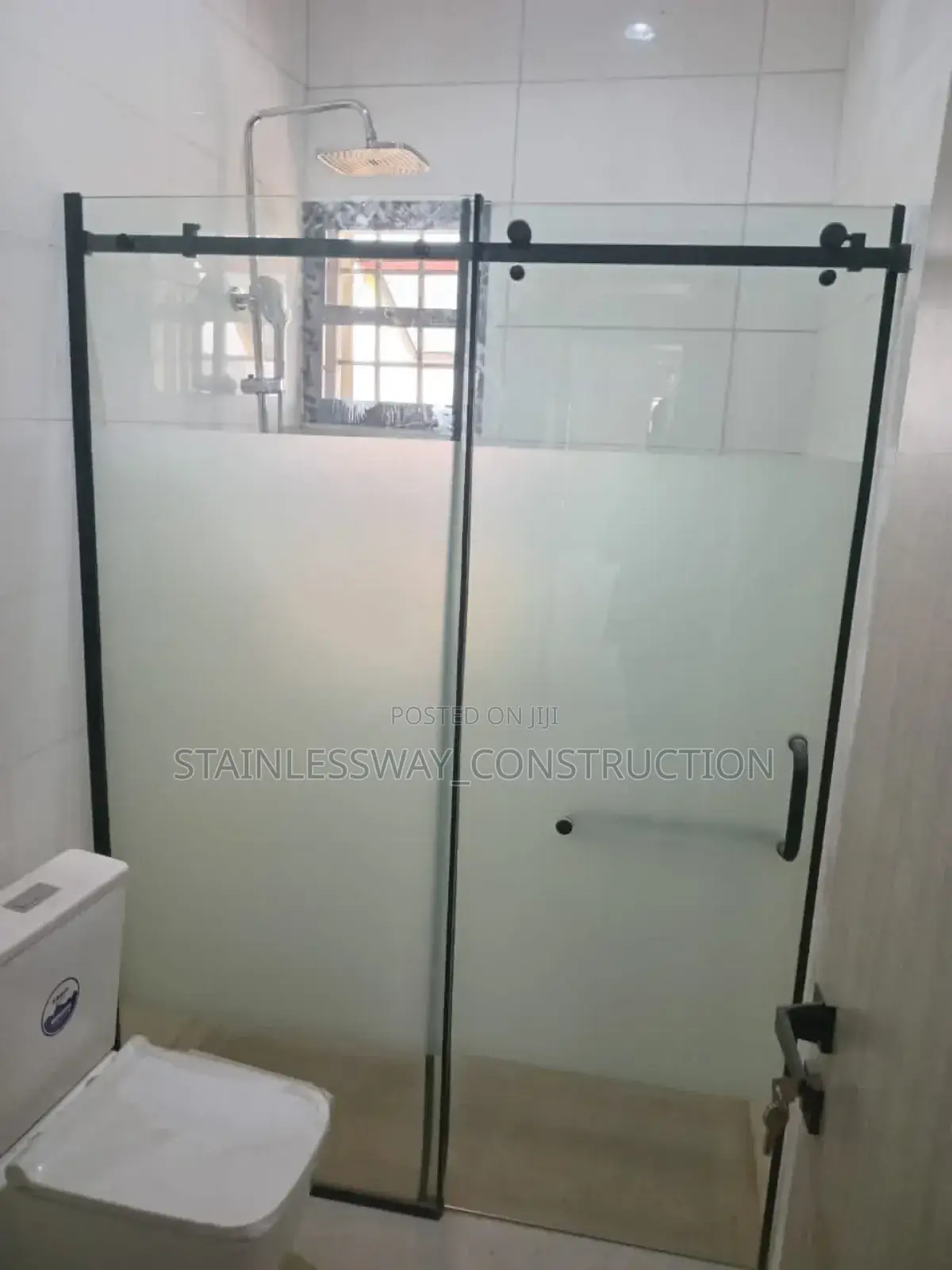 Cleanshowercubicleglassenclosure