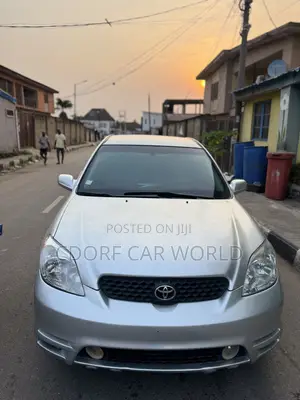 Photo - Toyota Matrix 2004 Silver
