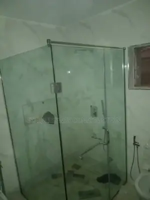 Aquaglassshowercubiclezonelux
