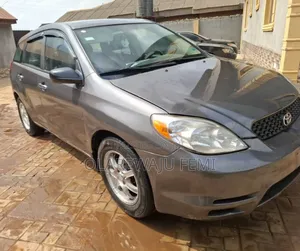 Photo - Toyota Matrix 2004 Gray