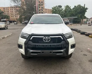 Photo - Toyota Hilux 2021 White