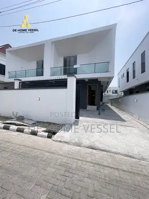 4bdrm Duplex in Chevron for sale