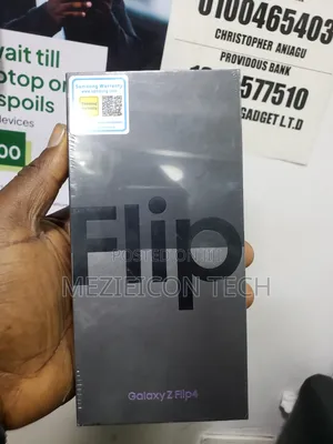 New Samsung Galaxy Z Flip4 128 GB