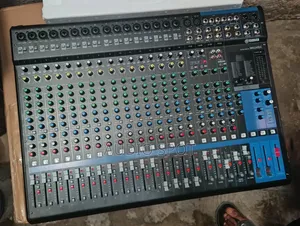 Yamaha Mg-24xu Professional Console Mixer