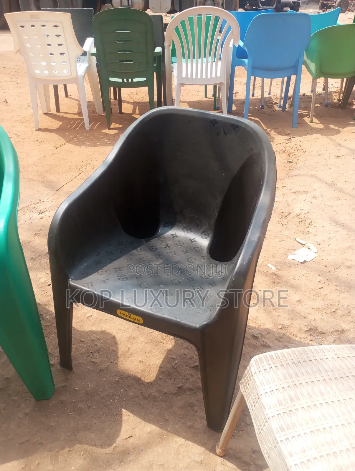 Executive Arm Plastic Chair