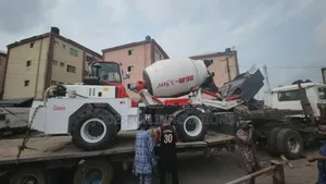 Self Load Mobile Mixer Truck 5.5 Meter Square