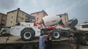 Self Load Mobile Mixer Truck 5.5 Meter Square