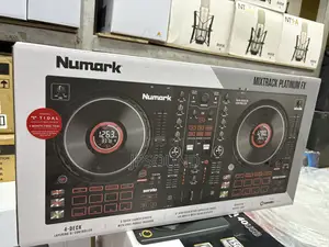 Numark Mixtrack Platinum Fx
