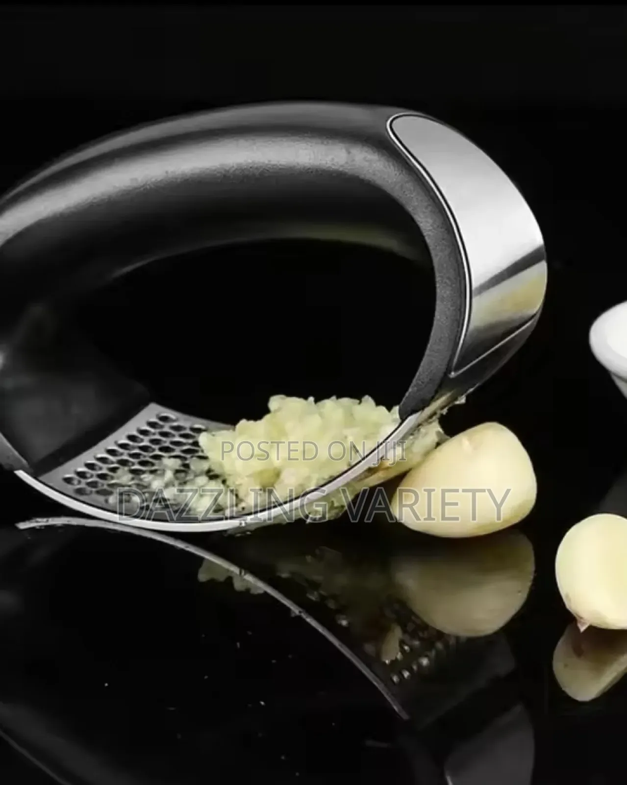 Manual Garlic Crusher With Comfortable Grip Handle