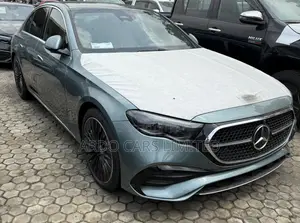 New Mercedes-Benz E300 2024 Blue