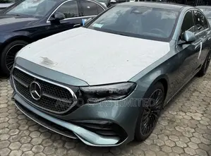 New Mercedes-Benz E300 2024 Blue