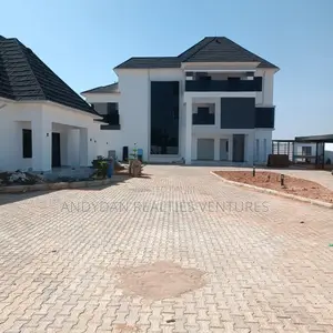 9bdrm Mansion in Jos for Sale