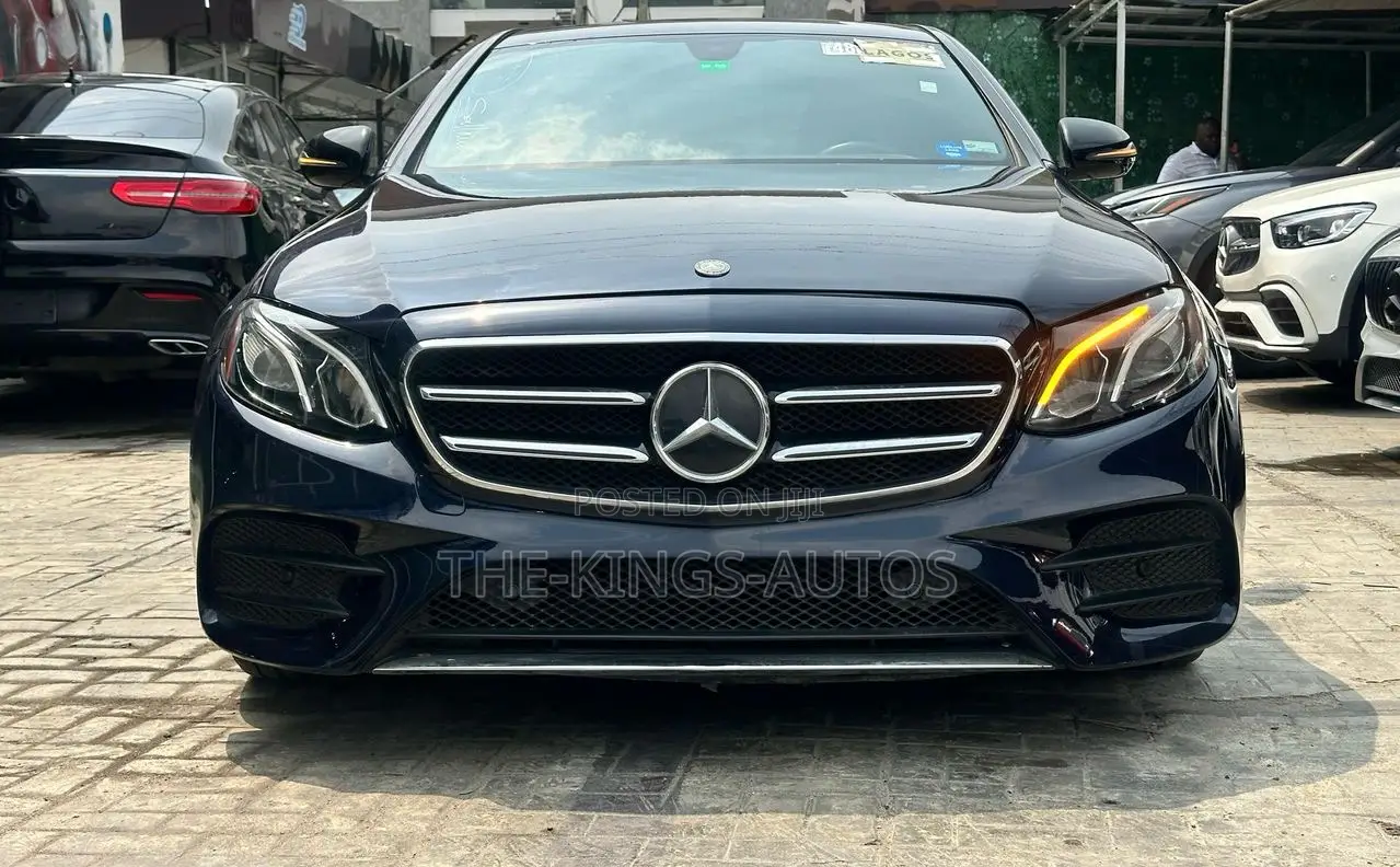 Mercedes-Benz E300 2018 Blue