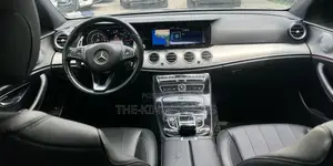 Mercedes-Benz E300 2018 Blue