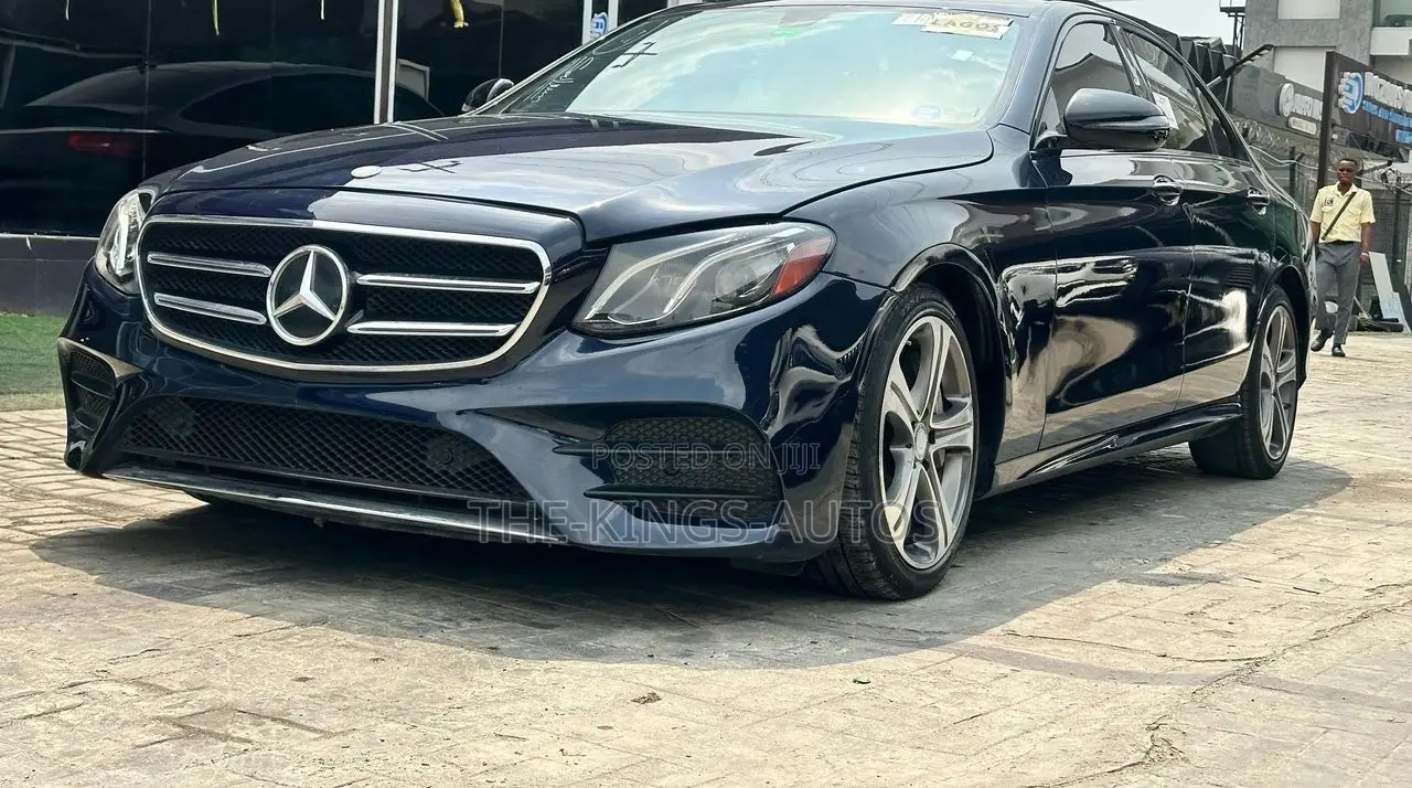 Mercedes-Benz E300 2018 Blue