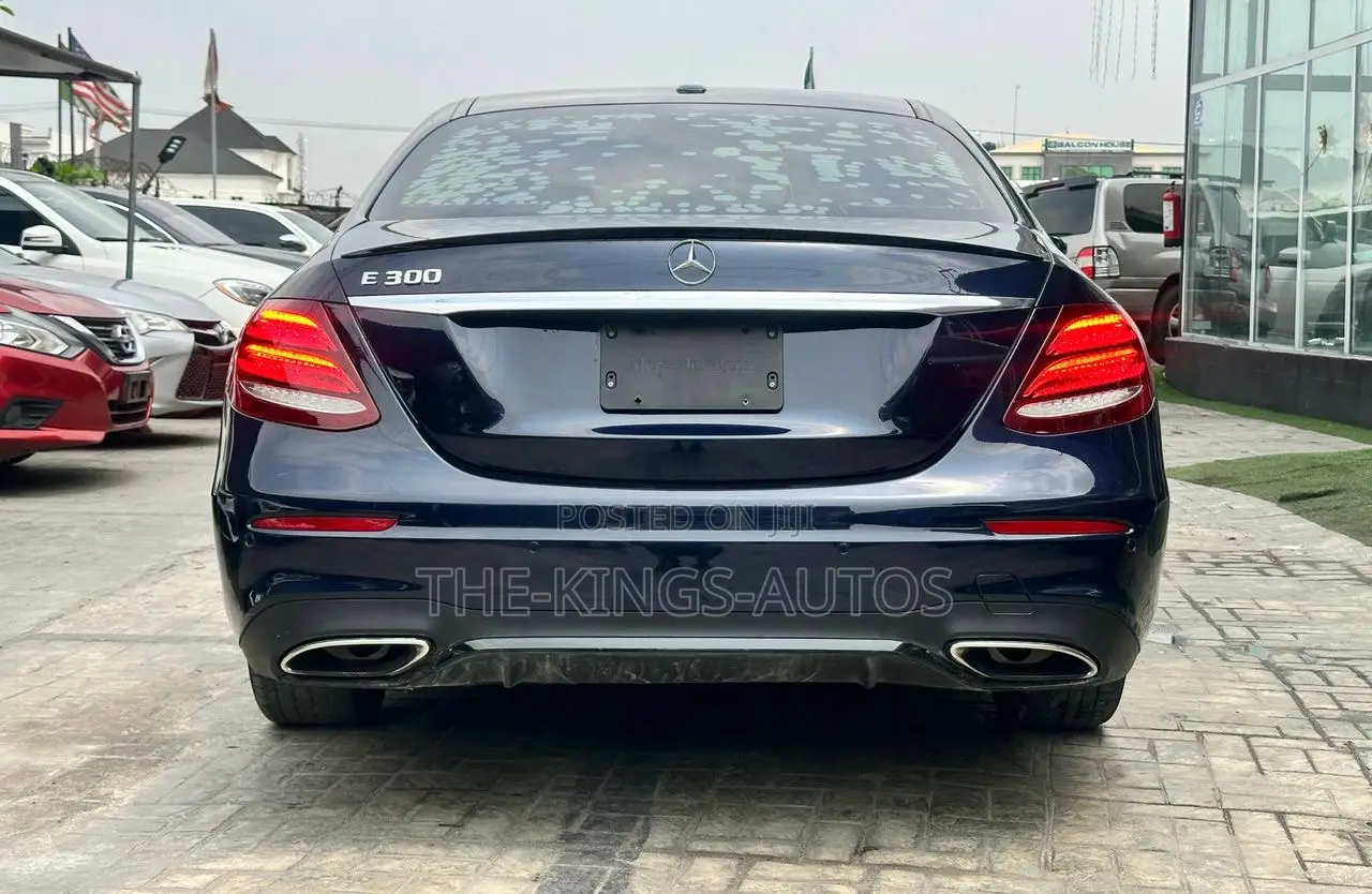 Mercedes-Benz E300 2018 Blue