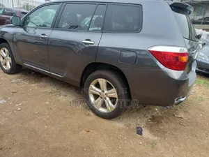 Photo - Toyota Highlander Limited 4x4 2009 Gray